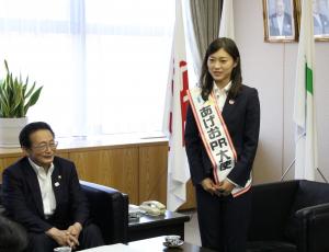 任命後PR大使としての抱負を述べる岡田選手