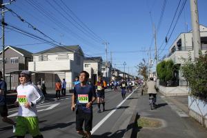 住宅街を走る